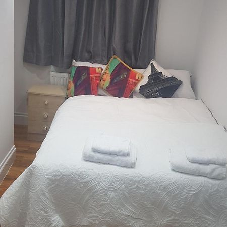 Cosy One Bedroom Flat In Лондон Экстерьер фото